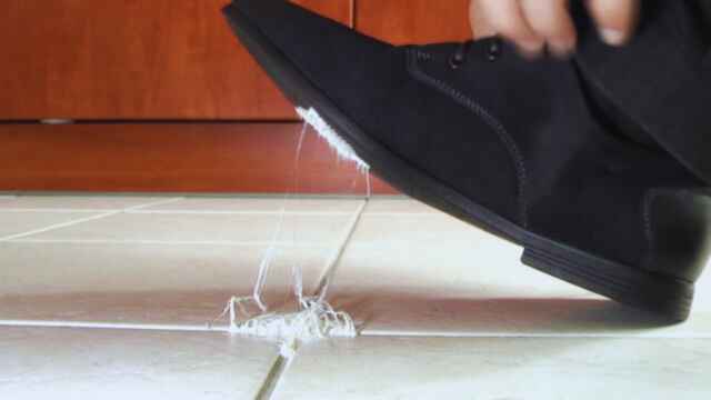 how to remove gum from leather shoes 2, Method 3 Sticky Situation Solver: Using Household Products